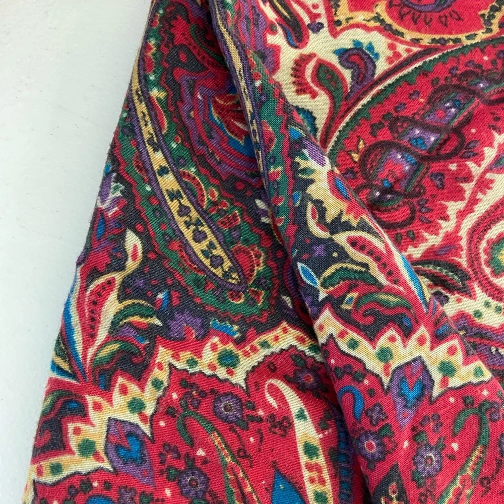 EUC women’s red paisley print pattern soft lightweight‎ fringe hem fashion scarf - Picture 3 of 3